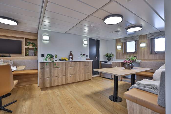 MV Vikingfjord Dining Area Mid Secret Atlas.jpg